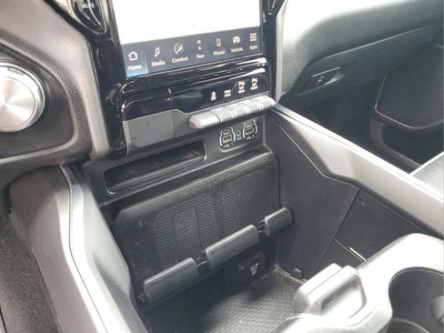 Used 2023 RAM 1500 Laramie AWD/4WD image 14