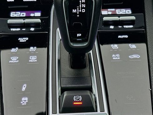 Used 2022 Porsche Cayenne Coupe image 23