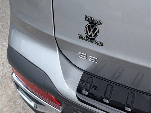Used 2023 Volkswagen Taos SE w/ Panoramic Sunroof Package FWD image 21