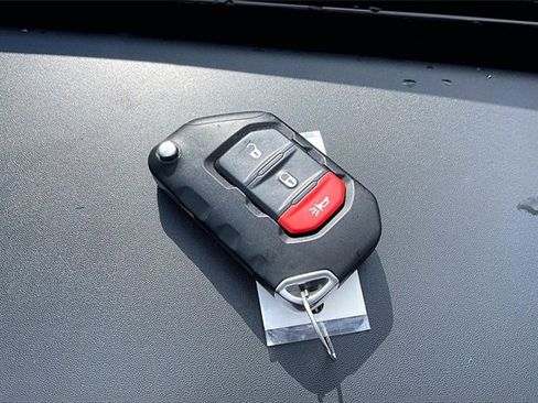 Used 2025 Jeep Wrangler Unlimited Rubicon image 10