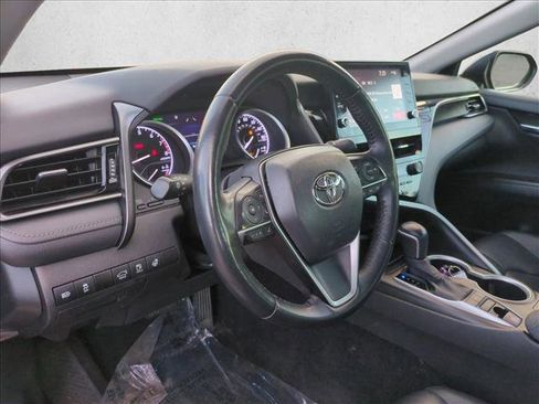 Used 2022 Toyota Camry XLE image 10