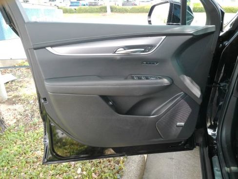 Used 2025 Cadillac XT6 Luxury FWD image 11