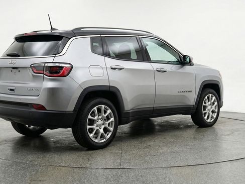 Used 2025 Jeep Compass Limited image 9