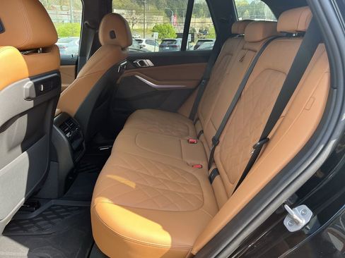 Used 2026 BMW X5 xDrive40i w/ M Sport Package AWD/4WD image 32