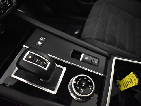 Used 2024 Mitsubishi Outlander SE image 30