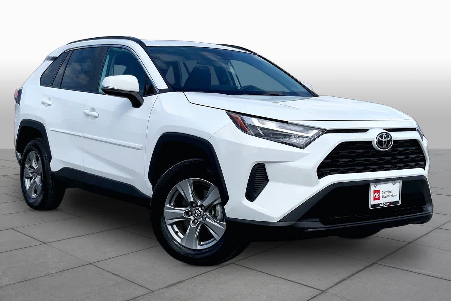 Used 2025 Toyota RAV4 XLE w/ Convenience Package FWD image 3