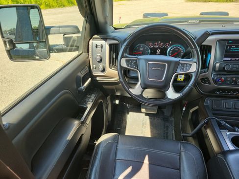Used 2017 GMC Sierra 2500 Denali AWD/4WD image 19