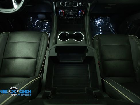 Used 2023 Chevrolet Suburban Premier AWD/4WD image 31