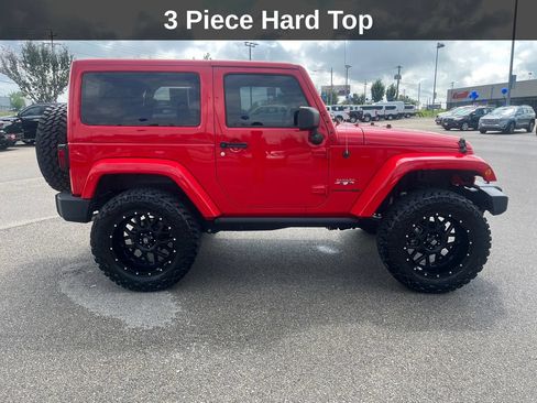 Used 2018 Jeep Wrangler Sahara w/ Connectivity Group AWD/4WD image 8