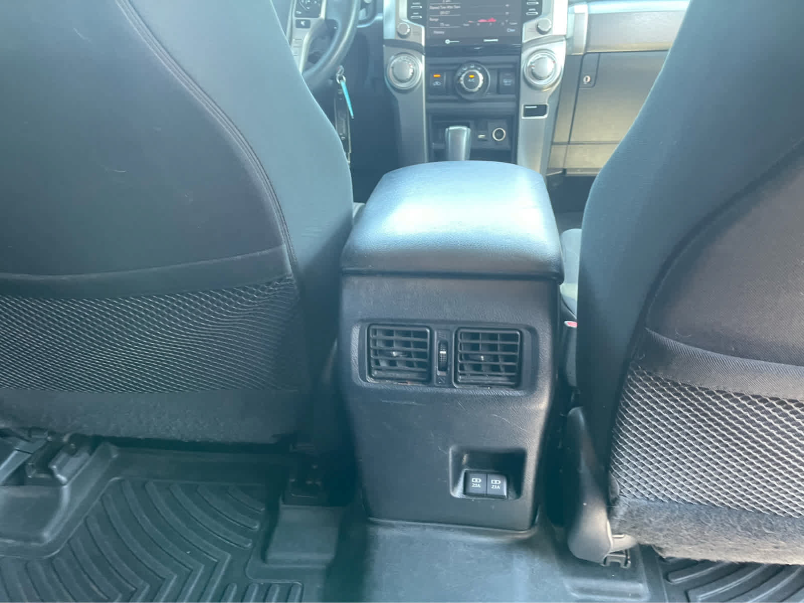 Used 2020 Toyota 4Runner SR5 AWD/4WD image 26