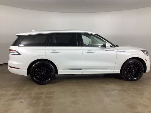 Used 2021 Lincoln Aviator Reserve AWD/4WD image 4
