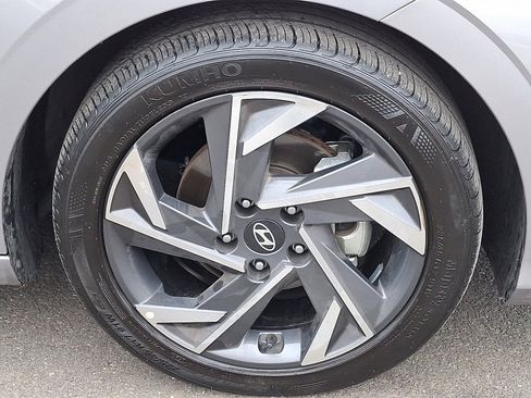 Certified 2025 Hyundai Elantra Sport image 9