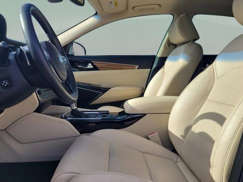 Used 2017 Kia Cadenza Technology image 15