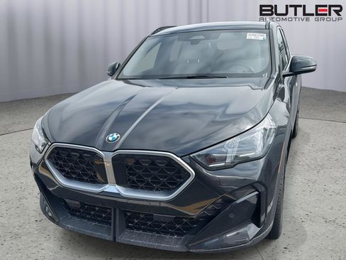 Used 2025 BMW X2 xDrive28i w/ Premium Package image 2