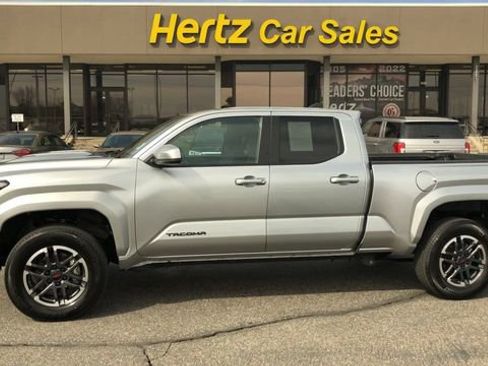 Used 2024 Toyota Tacoma TRD Sport AWD/4WD image 5