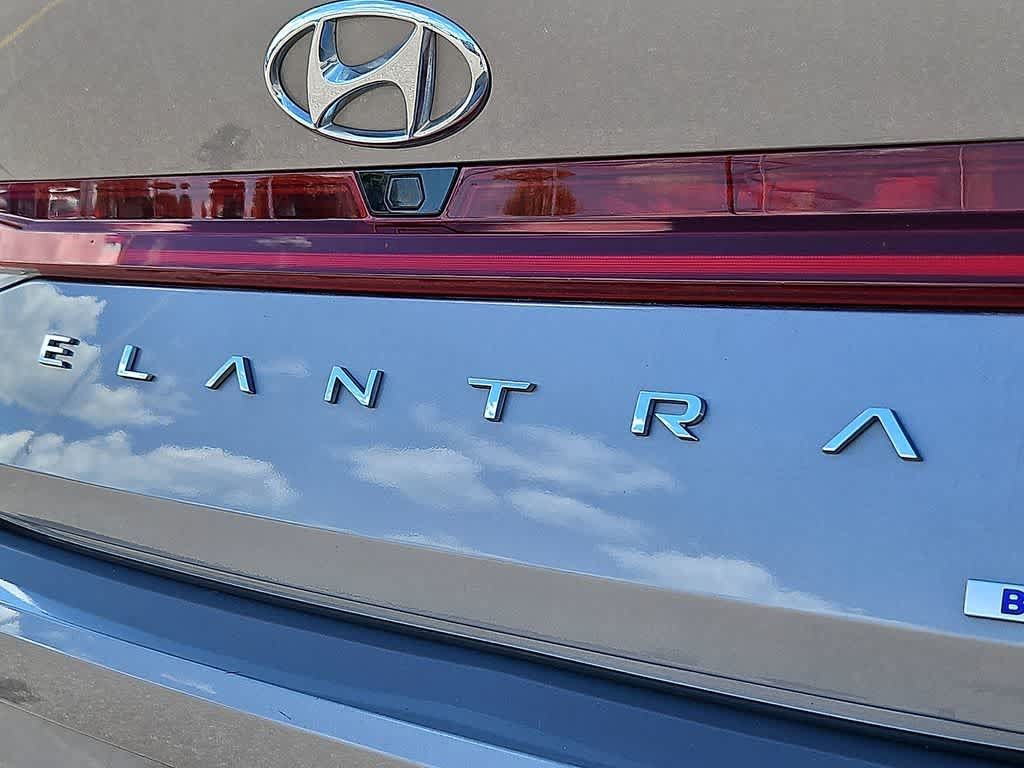 Used 2023 Hyundai Elantra Blue FWD image 30