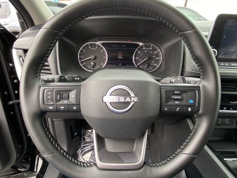 Used 2025 Nissan Rogue SV AWD/4WD image 24