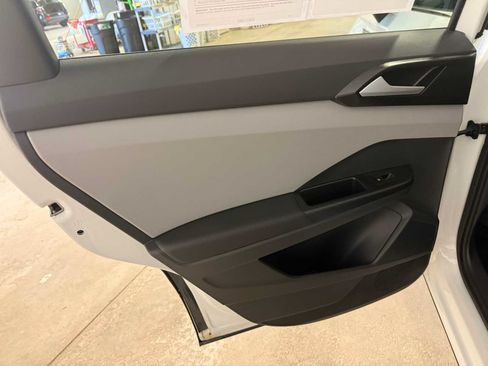 Certified 2023 Volkswagen Taos SE FWD image 23