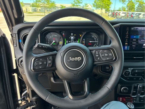 Used 2024 Jeep Wrangler Unlimited Rubicon 4xe AWD/4WD image 22