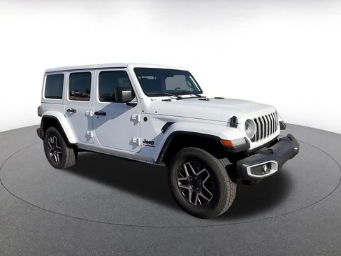 Used 2025 Jeep Wrangler Unlimited Sahara AWD/4WD image 2