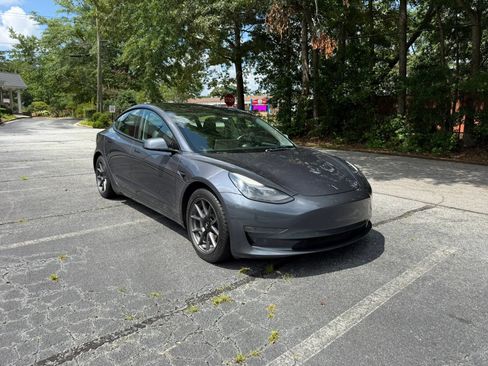 Used 2022 Tesla Model 3 Long Range AWD/4WD image 9
