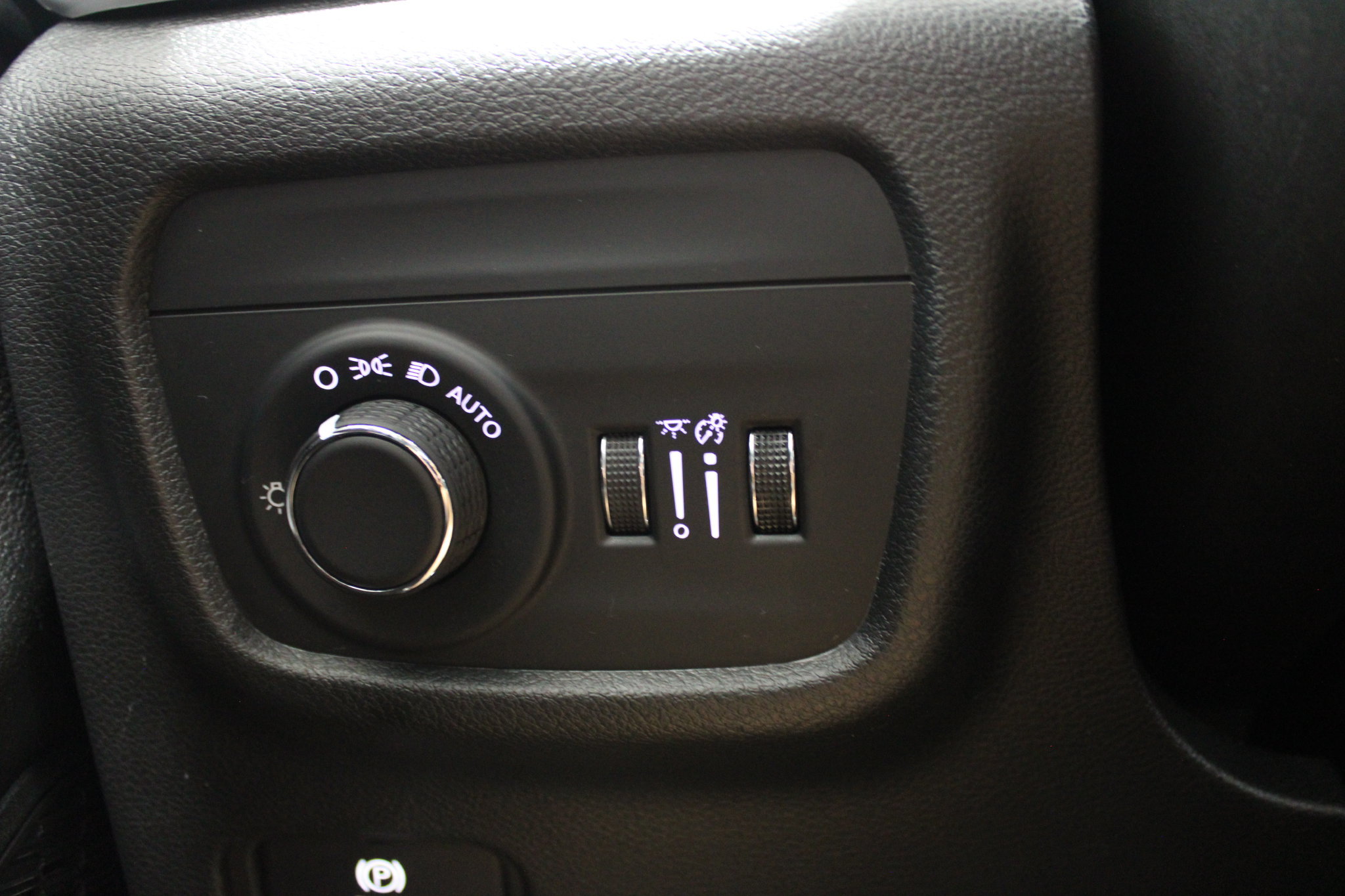 Used 2023 Jeep Grand Cherokee Laredo AWD/4WD image 39