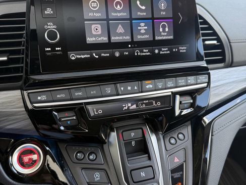 Used 2025 Honda Odyssey Elite image 18