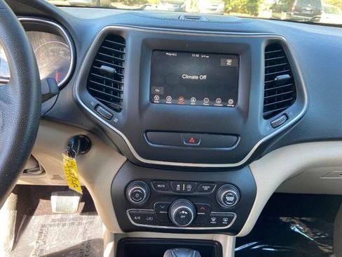 Used 2019 Jeep Cherokee Latitude w/ Popular Appearance Group image 14