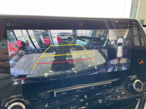 Used 2021 Toyota Highlander Platinum image 17