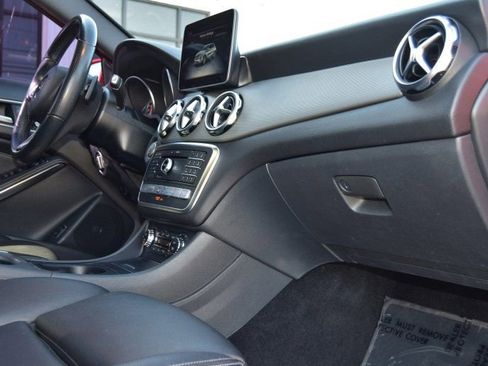 Used 2019 Mercedes-Benz GLA 250 4MATIC image 25