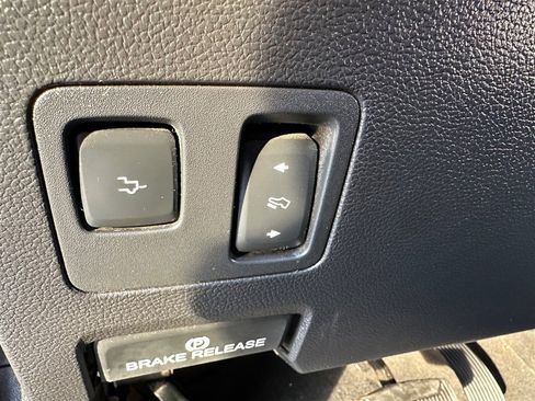 Used 2021 Ford F350 Platinum w/ FX4 Off-Road Package image 26