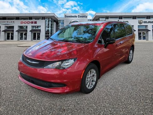 New 2026 Chrysler Voyager LX image 4