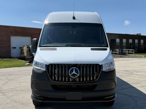 Used 2019 Mercedes-Benz Sprinter 170 Cargo image 2