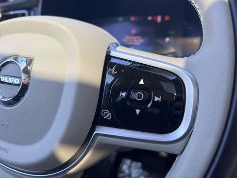 Certified 2025 Volvo XC60 T8 Core image 28