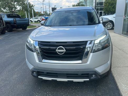 Used 2022 Nissan Pathfinder SL w/ SL Premium Package AWD/4WD image 6