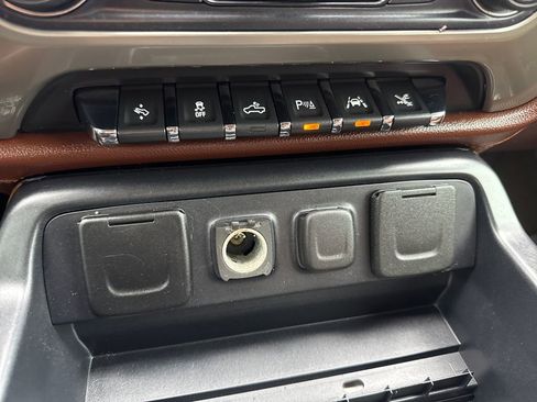 Used 2016 Chevrolet Silverado 1500 High Country w/ High Country Premium Package image 32