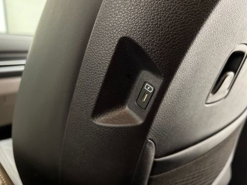 Used 2026 Kia Carnival LXS FWD image 24