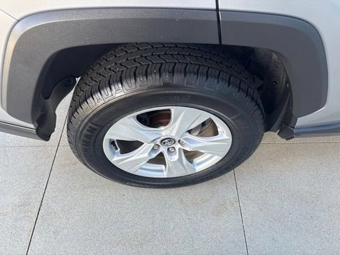 Used 2020 Toyota RAV4 XLE AWD/4WD image 9