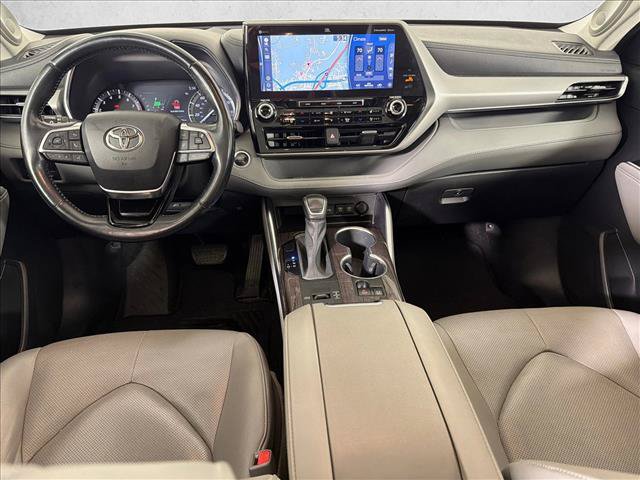 Used 2021 Toyota Highlander Platinum FWD image 25
