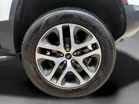 Used 2023 Land Rover Defender 90 S image 11