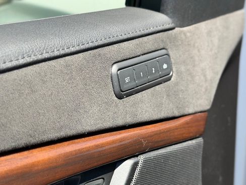 Used 2019 Cadillac Escalade ESV Luxury AWD/4WD image 32