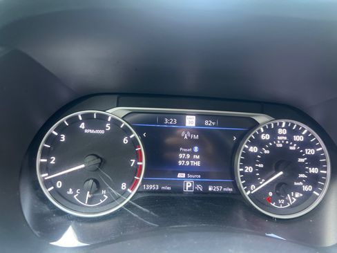 Used 2024 Nissan Sentra SR FWD image 30