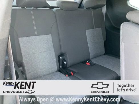 Used 2025 GMC Acadia Elevation image 13