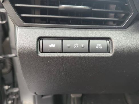 Used 2024 Nissan Altima 2.5 SV FWD image 11