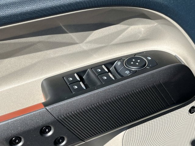 Used 2025 Ford Maverick Lariat w/ 4K Tow Package AWD/4WD image 24