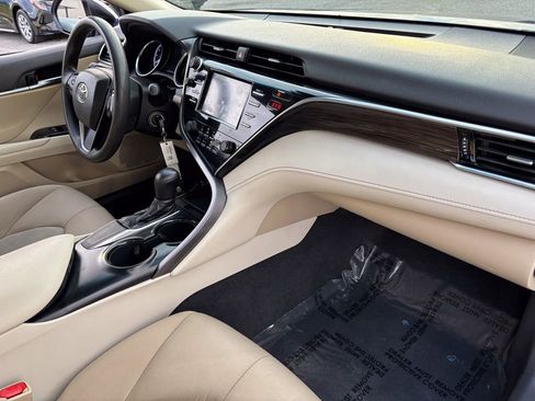 Used 2018 Toyota Camry LE image 15