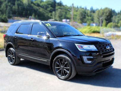 Used 2017 Ford Explorer XLT w/ XLT Technology Feature Bundle