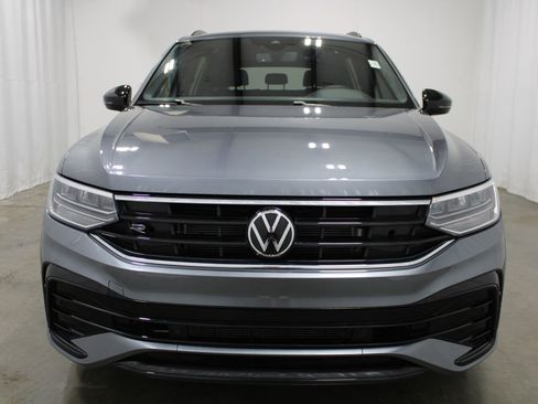 Used 2024 Volkswagen Tiguan SE R-Line AWD/4WD image 3