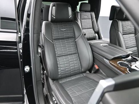 Certified 2026 Cadillac Escalade Platinum Sport w/ LPO, ONYX Package AWD/4WD image 21