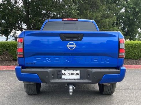 Used 2025 Nissan Frontier SV w/ SV Convenience Package RWD image 3
